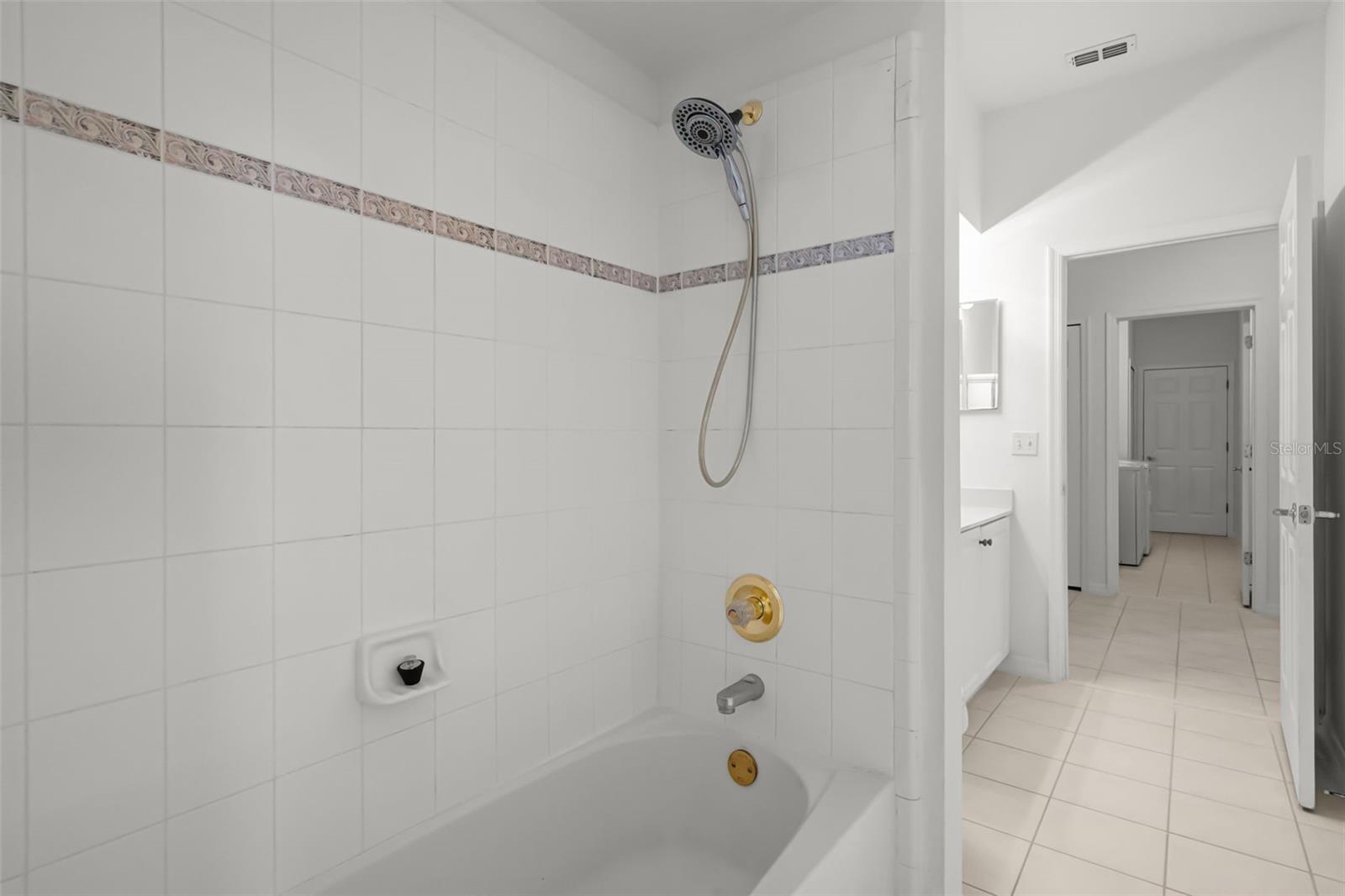 1223 VICKERS LAKE DR