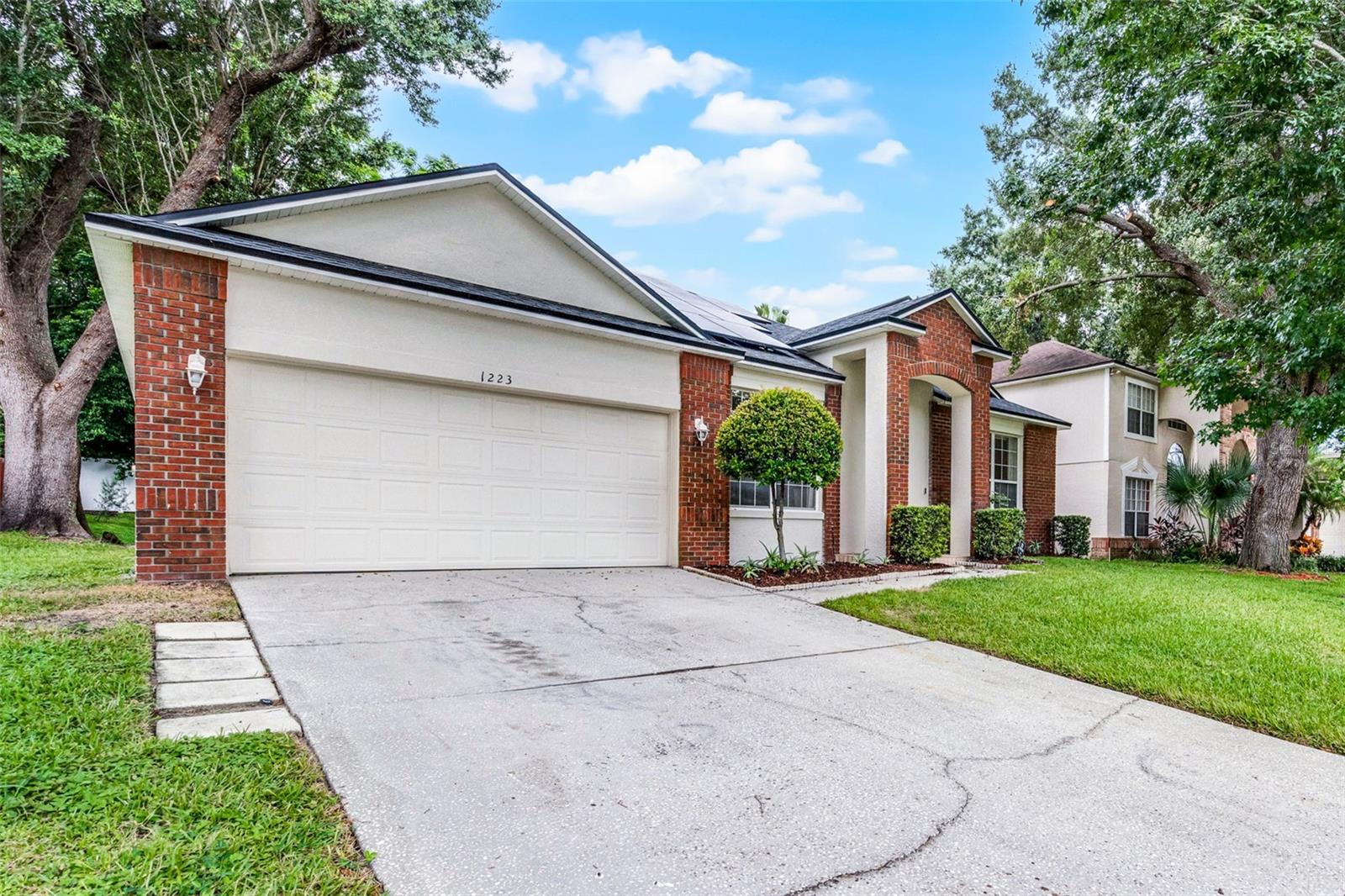 1223 VICKERS LAKE DR