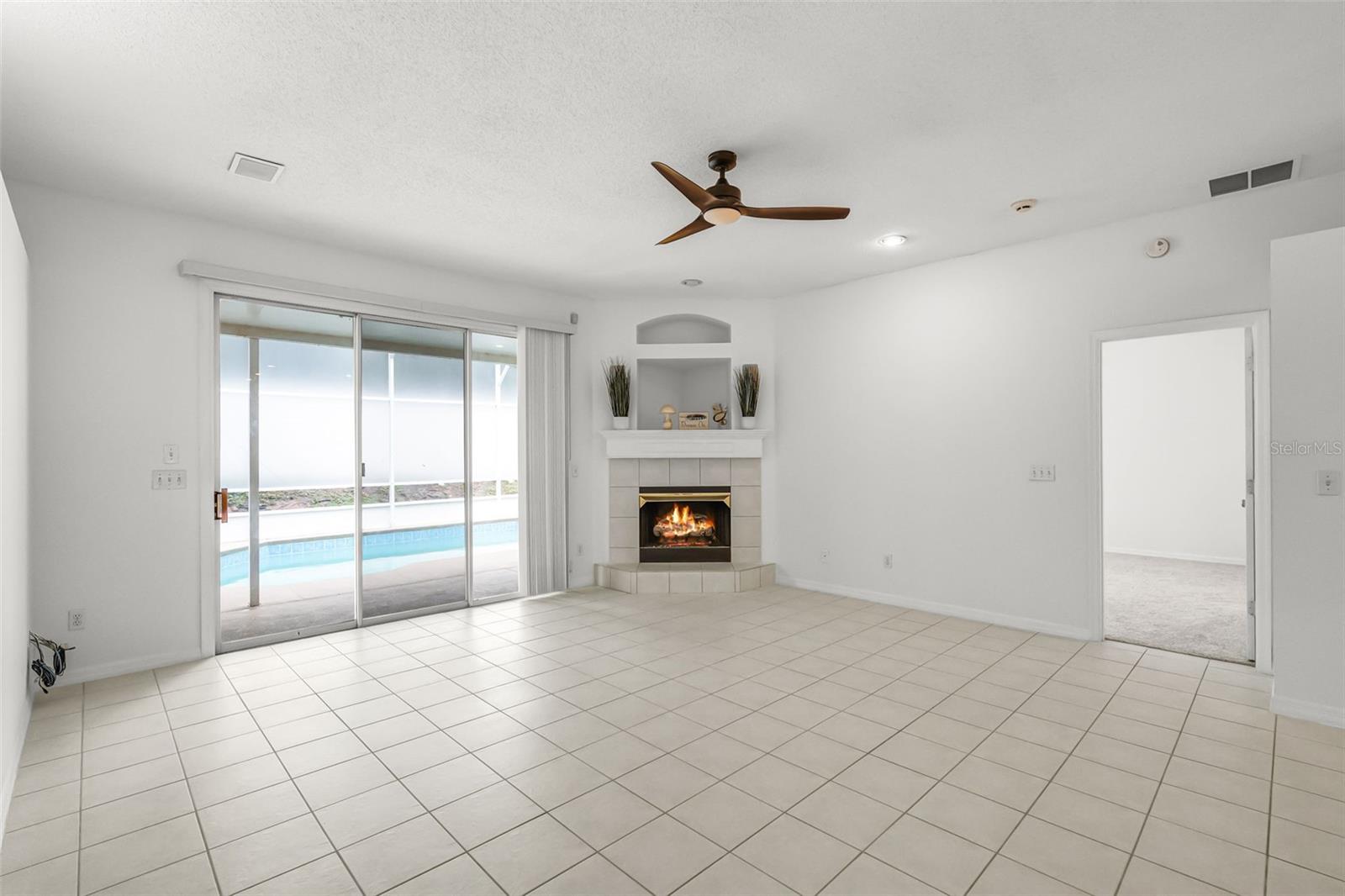 1223 VICKERS LAKE DR