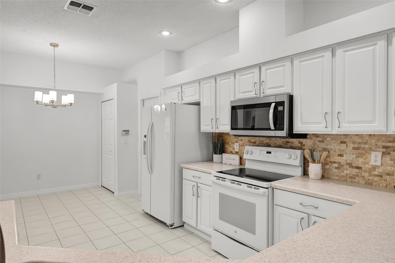 1223 VICKERS LAKE DR