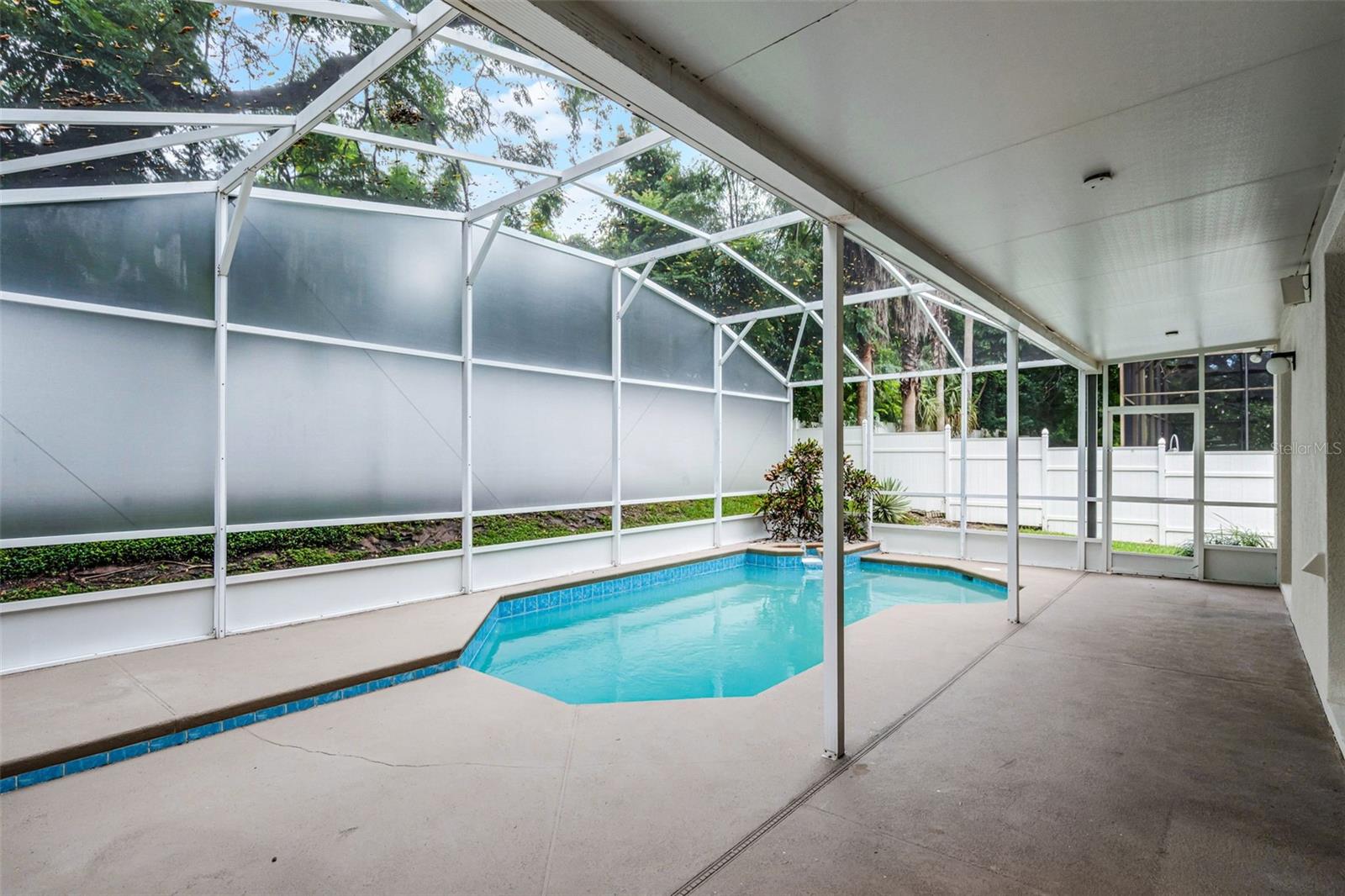 1223 VICKERS LAKE DR