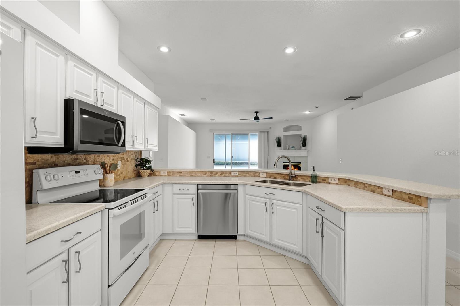 1223 VICKERS LAKE DR