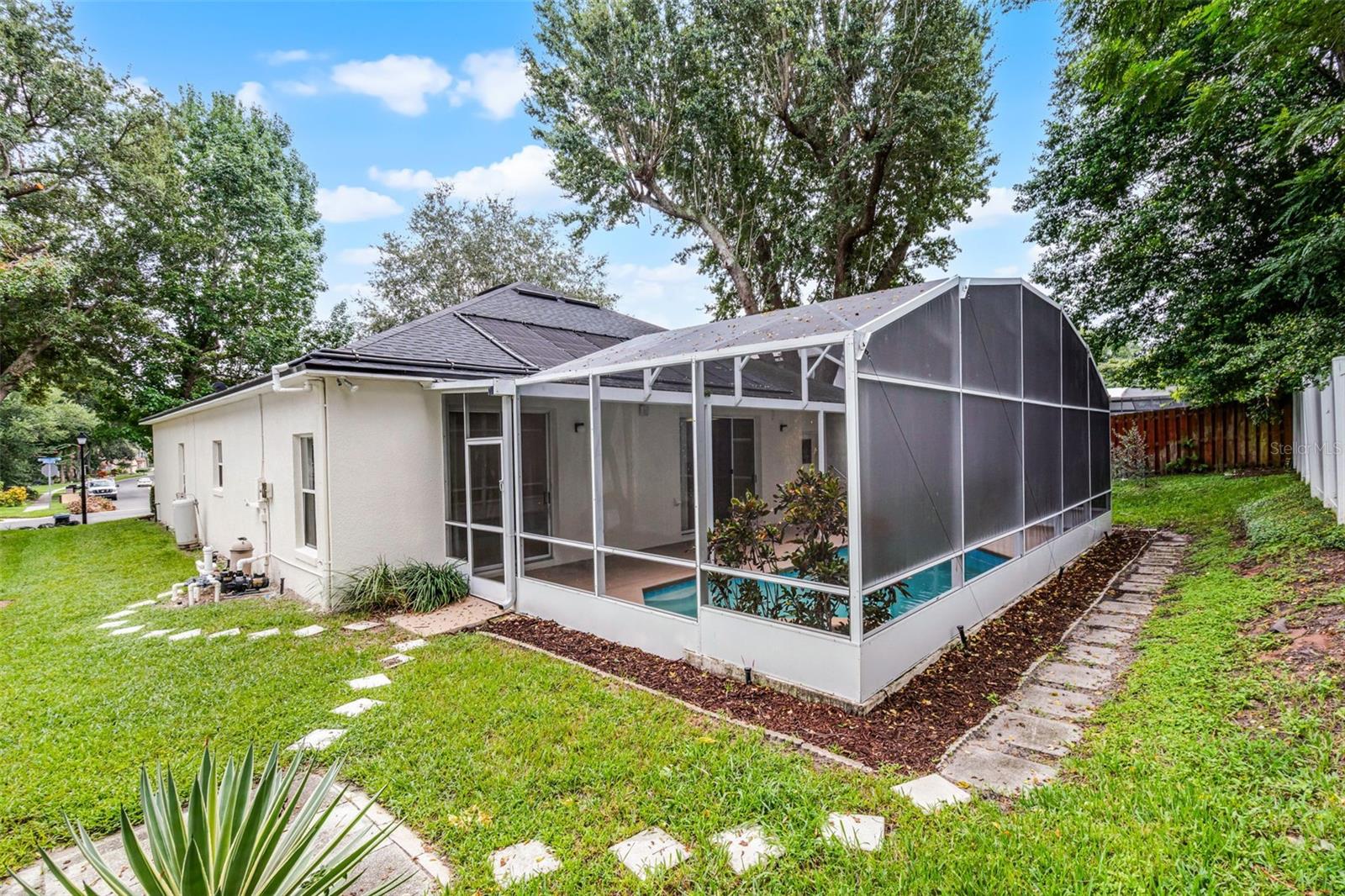 1223 VICKERS LAKE DR