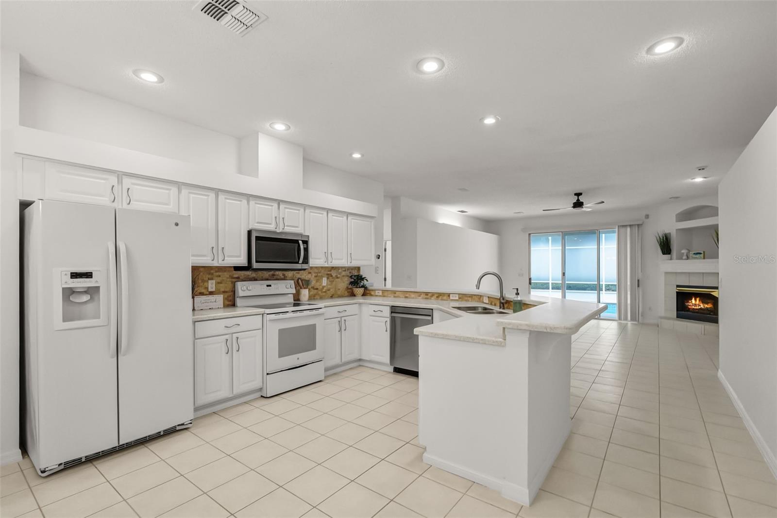 1223 VICKERS LAKE DR