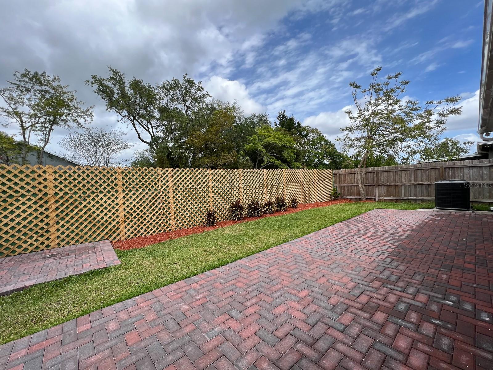 522 GRAND ROYAL CIR