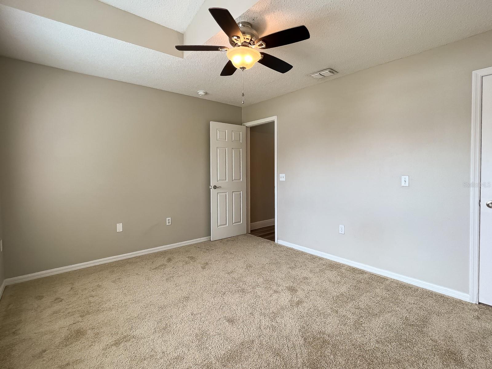 522 GRAND ROYAL CIR