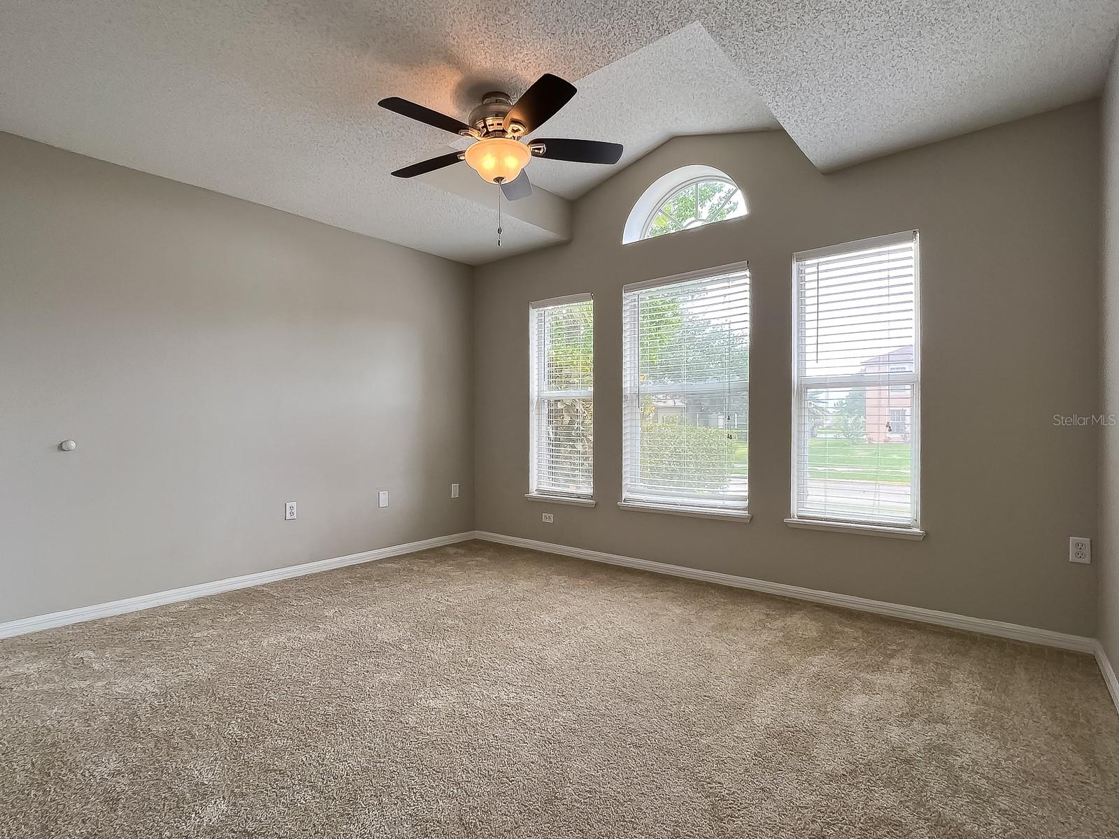 522 GRAND ROYAL CIR