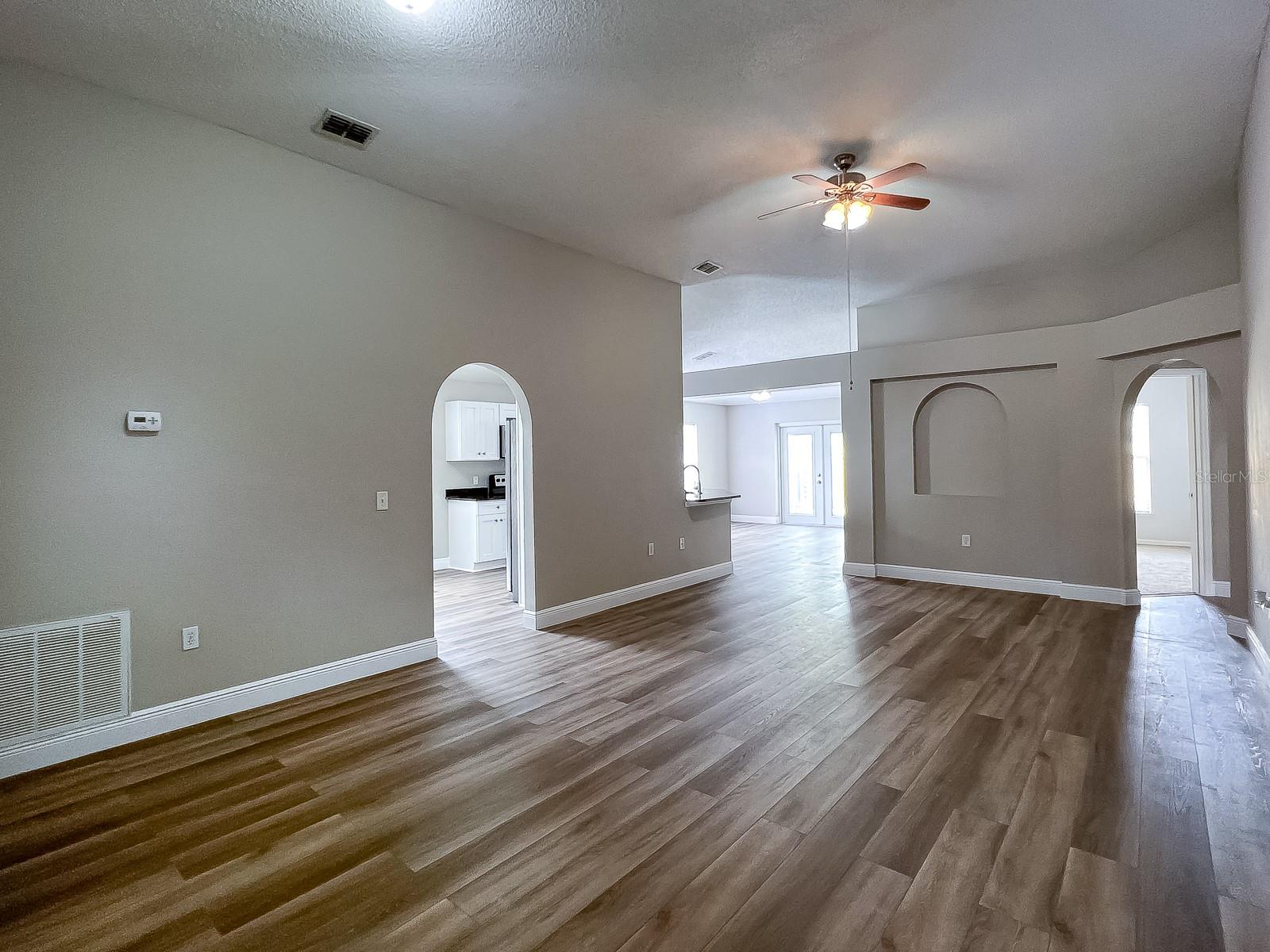 522 GRAND ROYAL CIR