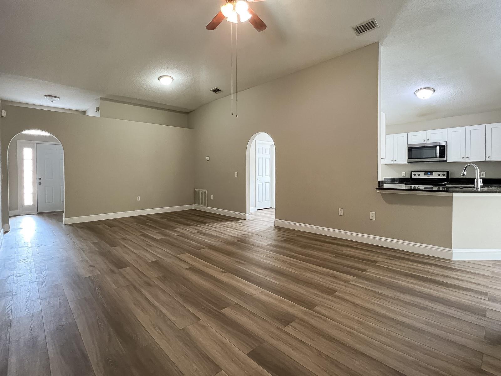 522 GRAND ROYAL CIR
