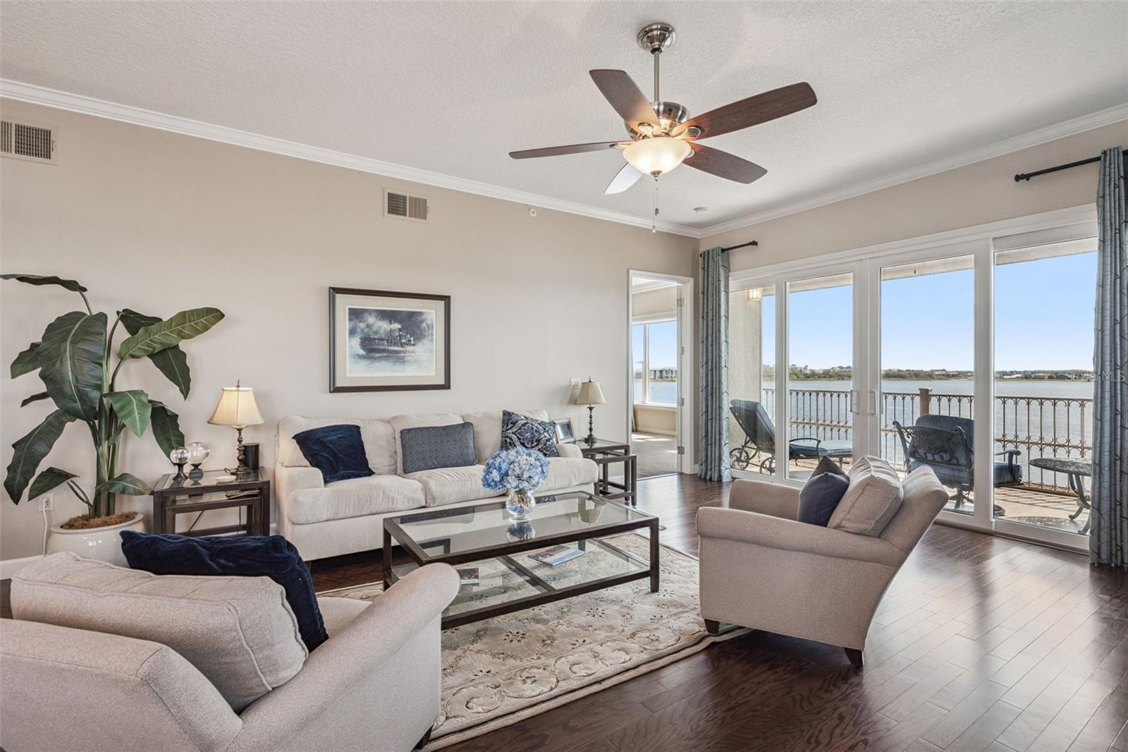 8767 THE ESPLANADE #44