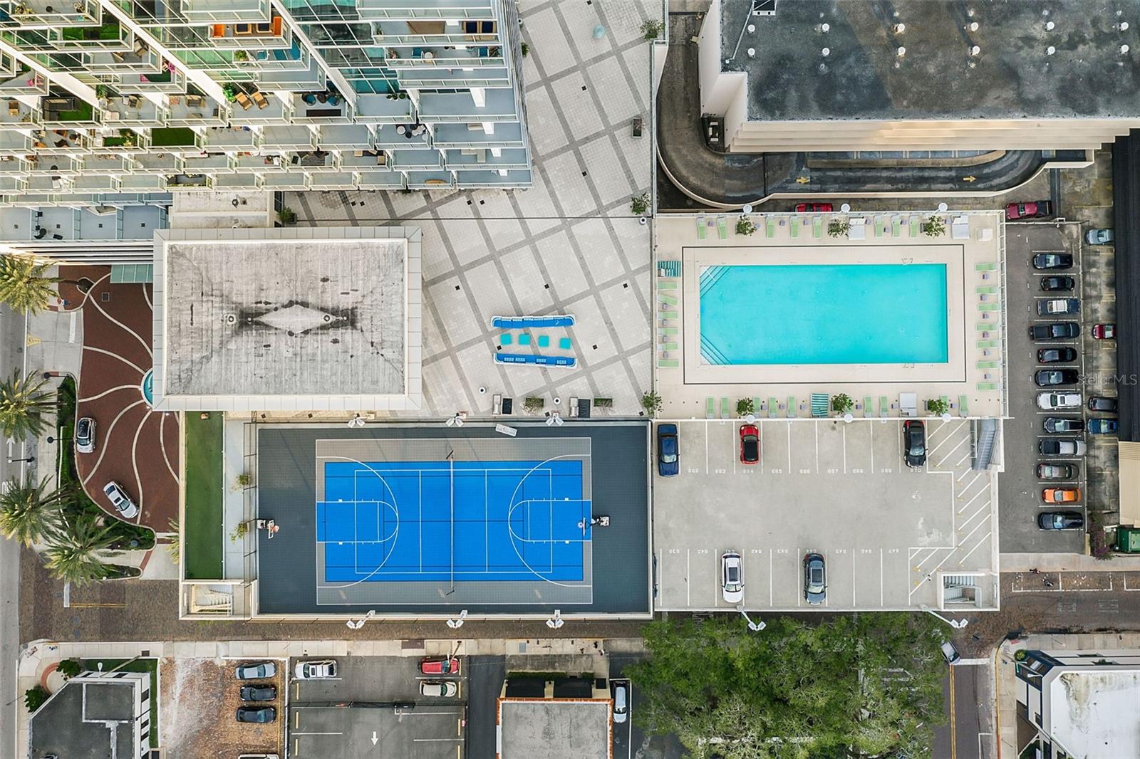 150 E ROBINSON ST #2709