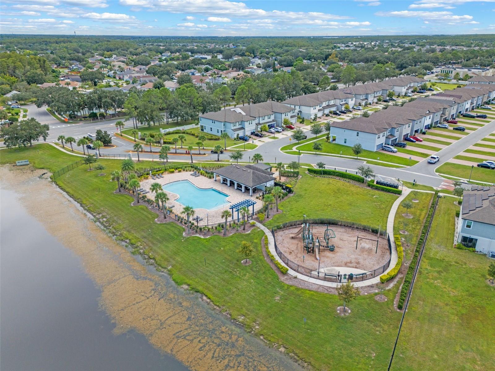 1490 GARDEN ARBOR LN