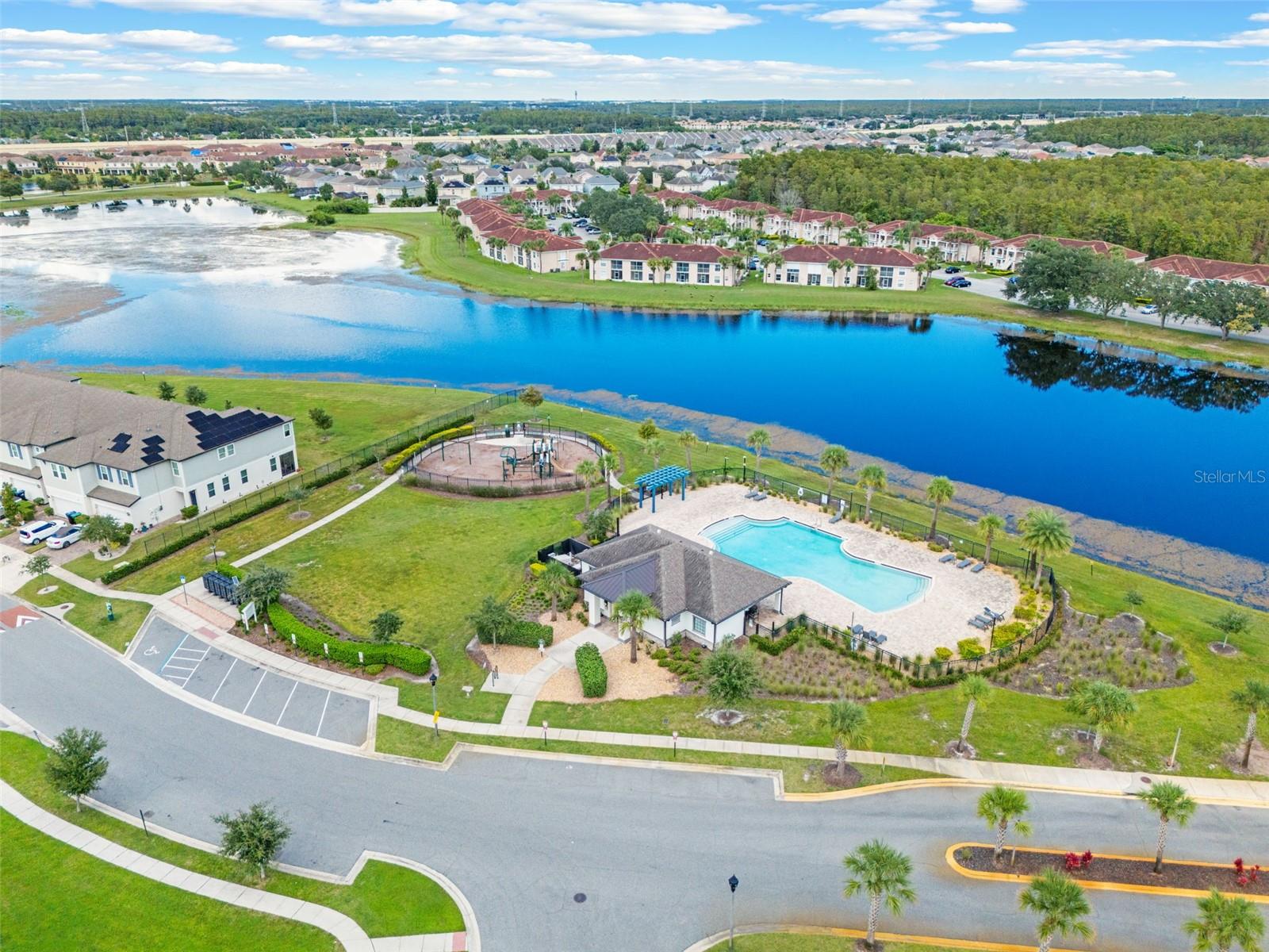 1490 GARDEN ARBOR LN