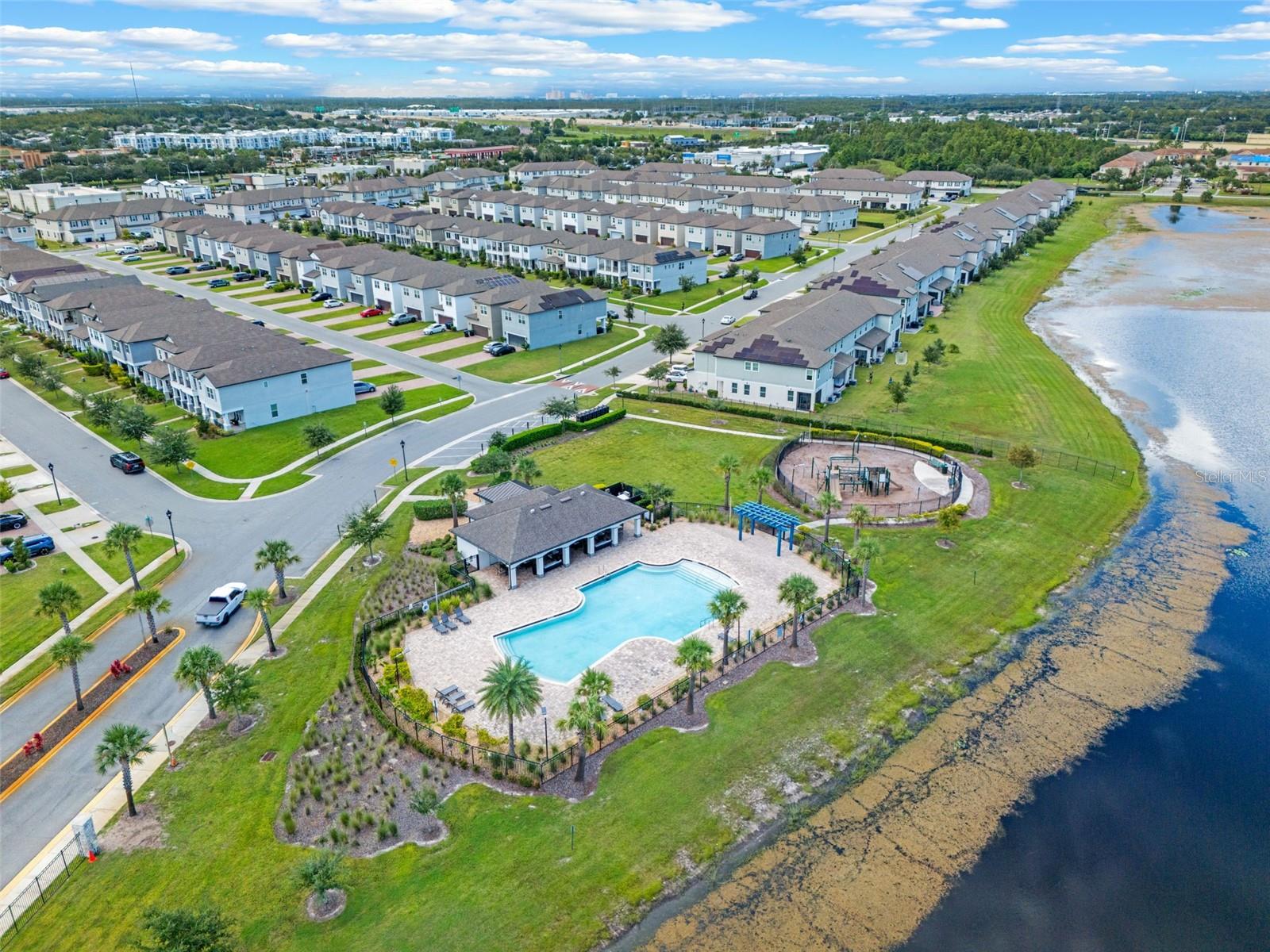 1490 GARDEN ARBOR LN