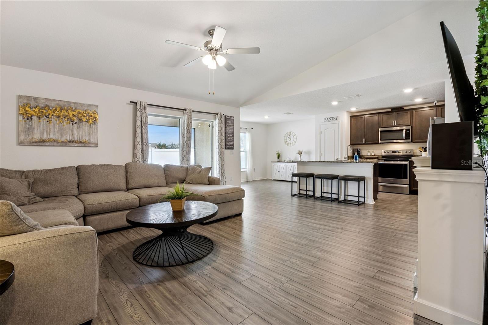 209 CIMARRON DR