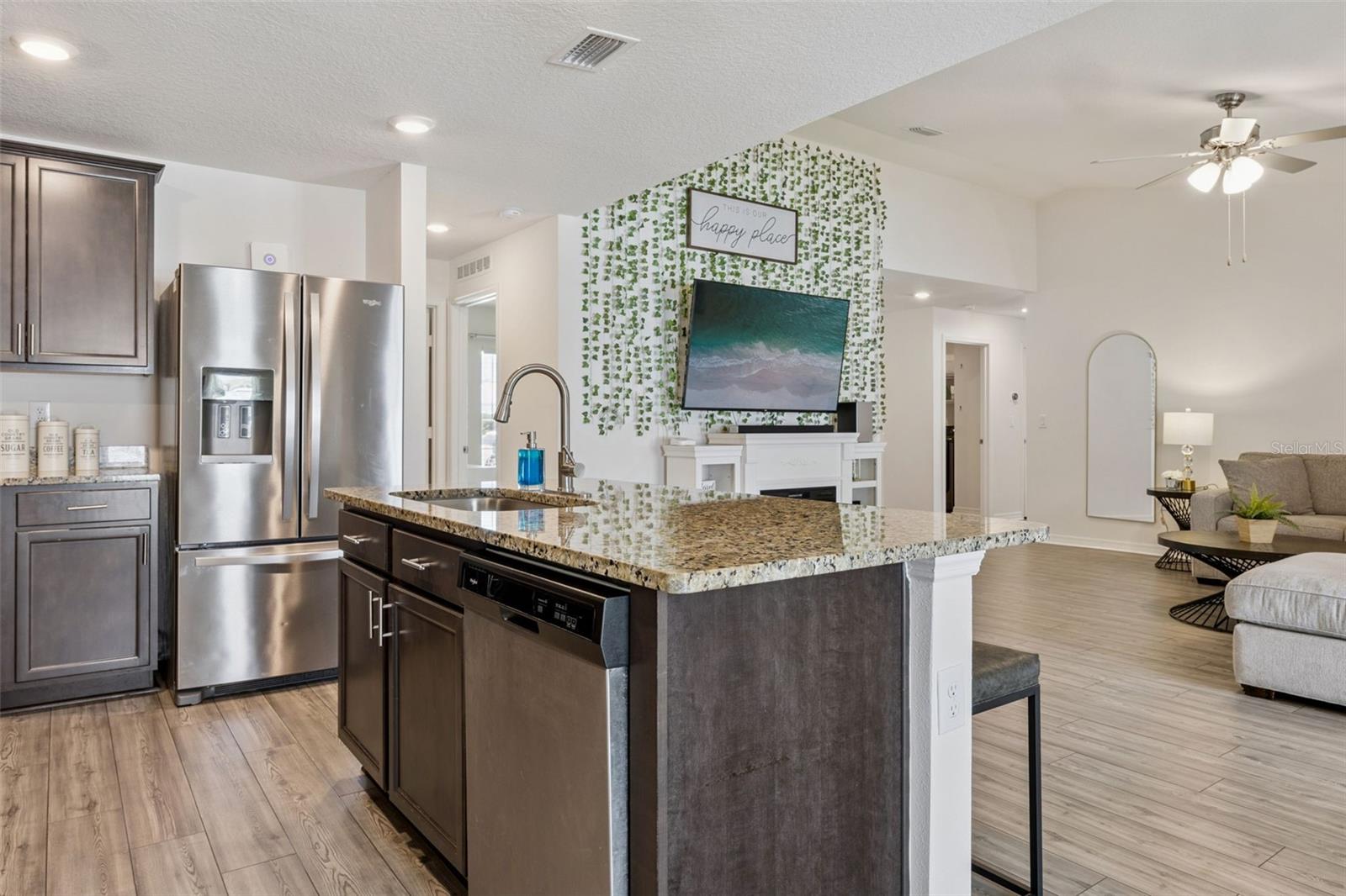 209 CIMARRON DR