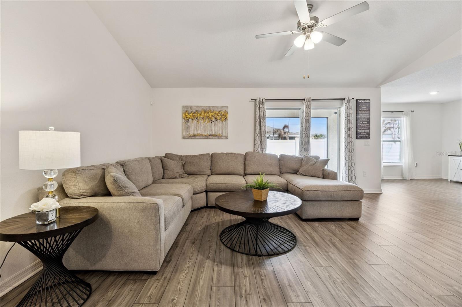 209 CIMARRON DR