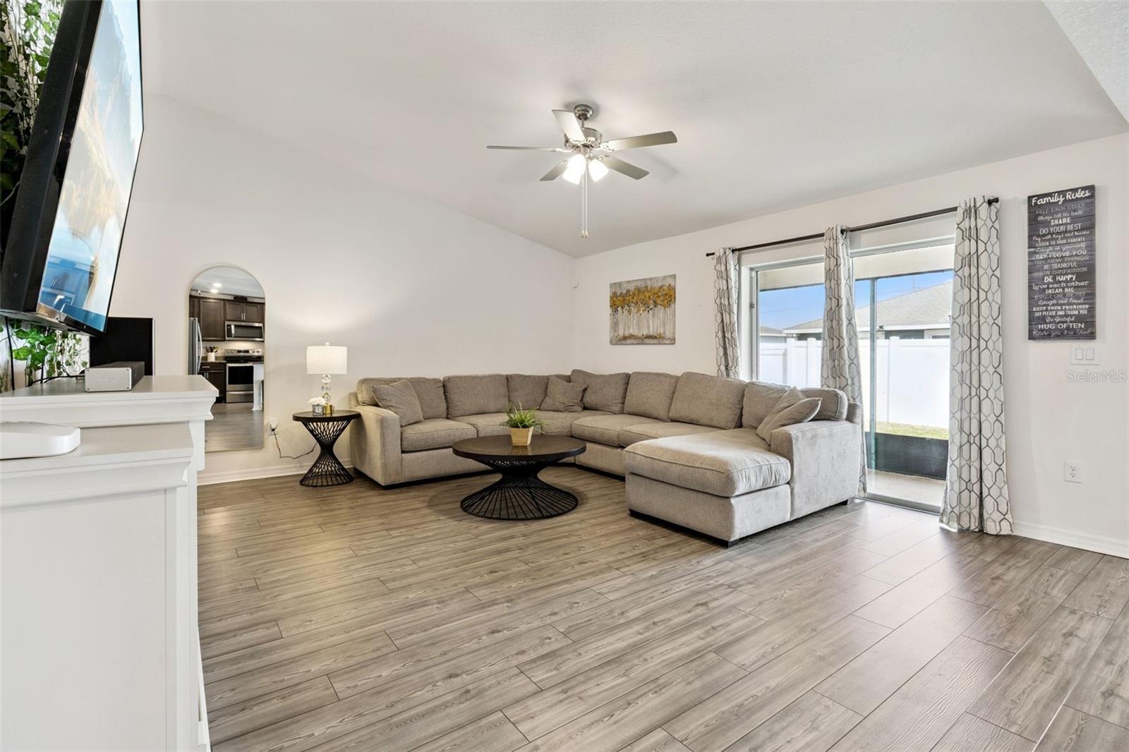 209 CIMARRON DR
