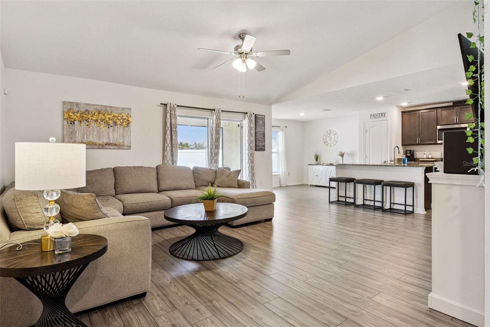 209 CIMARRON DR
