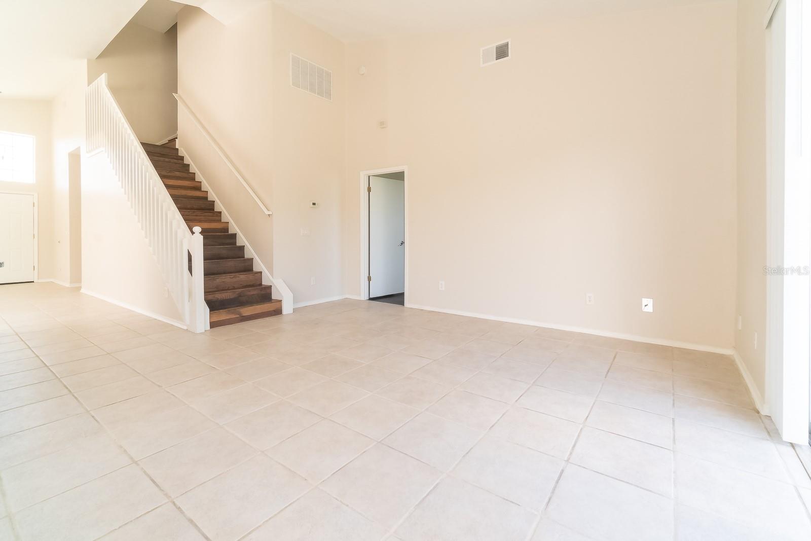 535 TREE SHORE DR