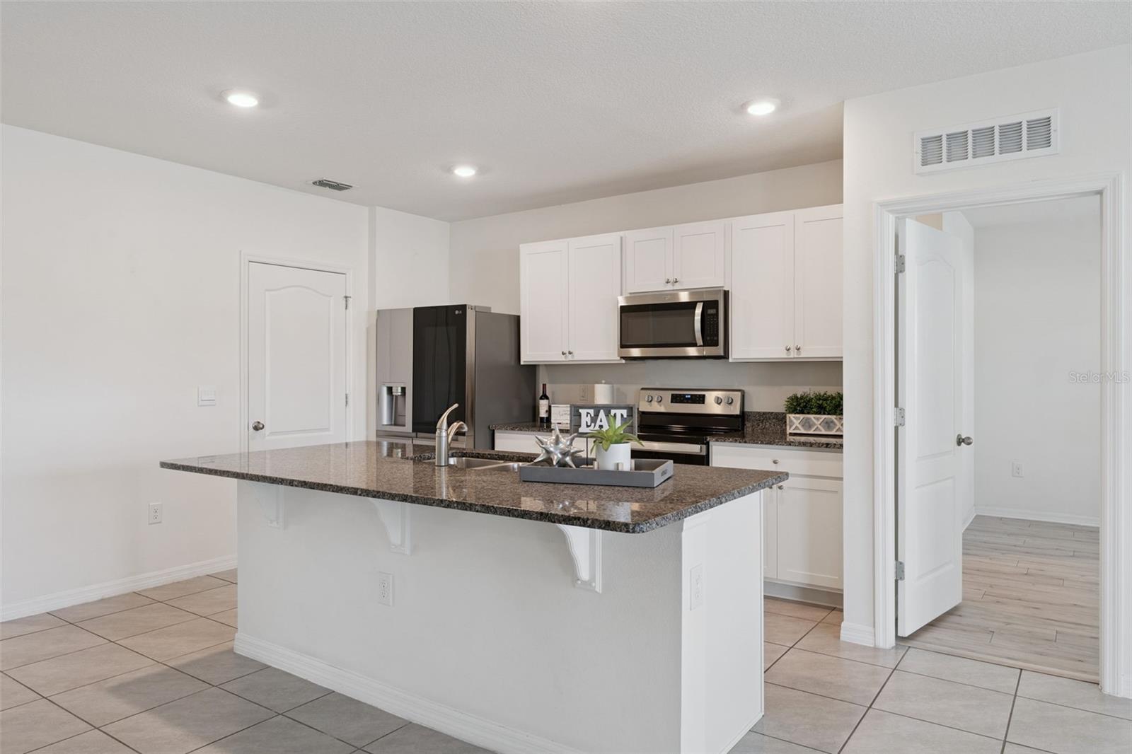 5476 HUNTER JUMPER LN