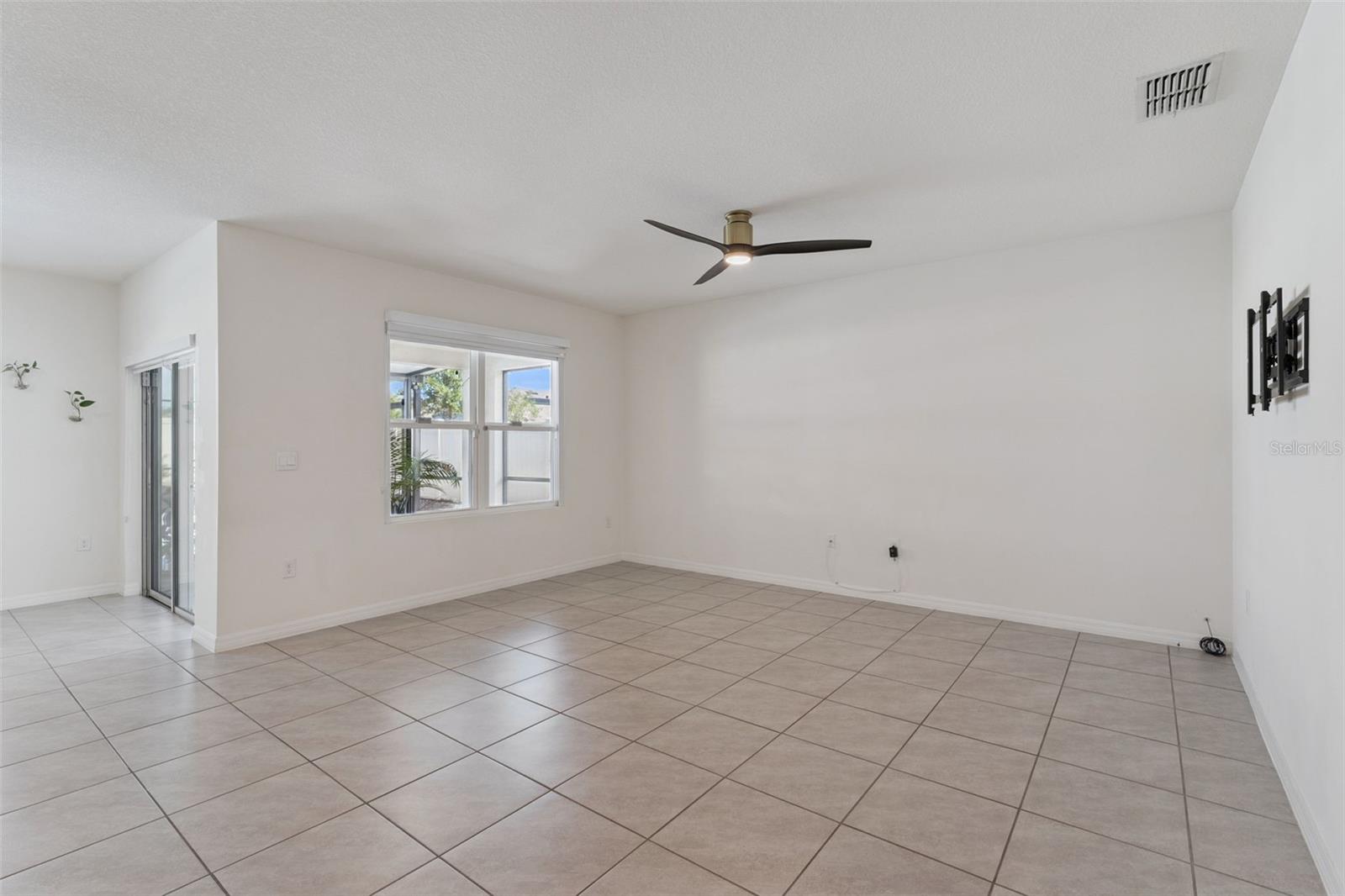 5476 HUNTER JUMPER LN