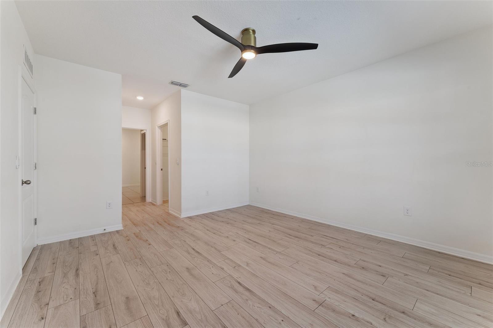 5476 HUNTER JUMPER LN