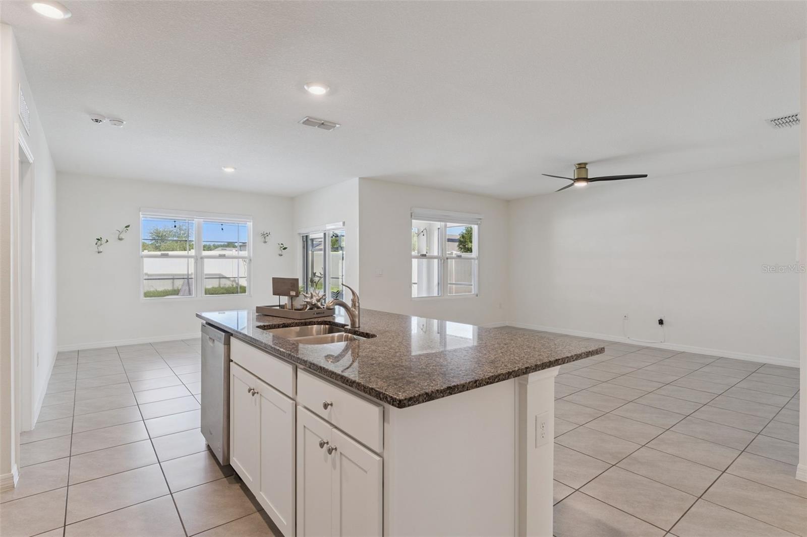 5476 HUNTER JUMPER LN