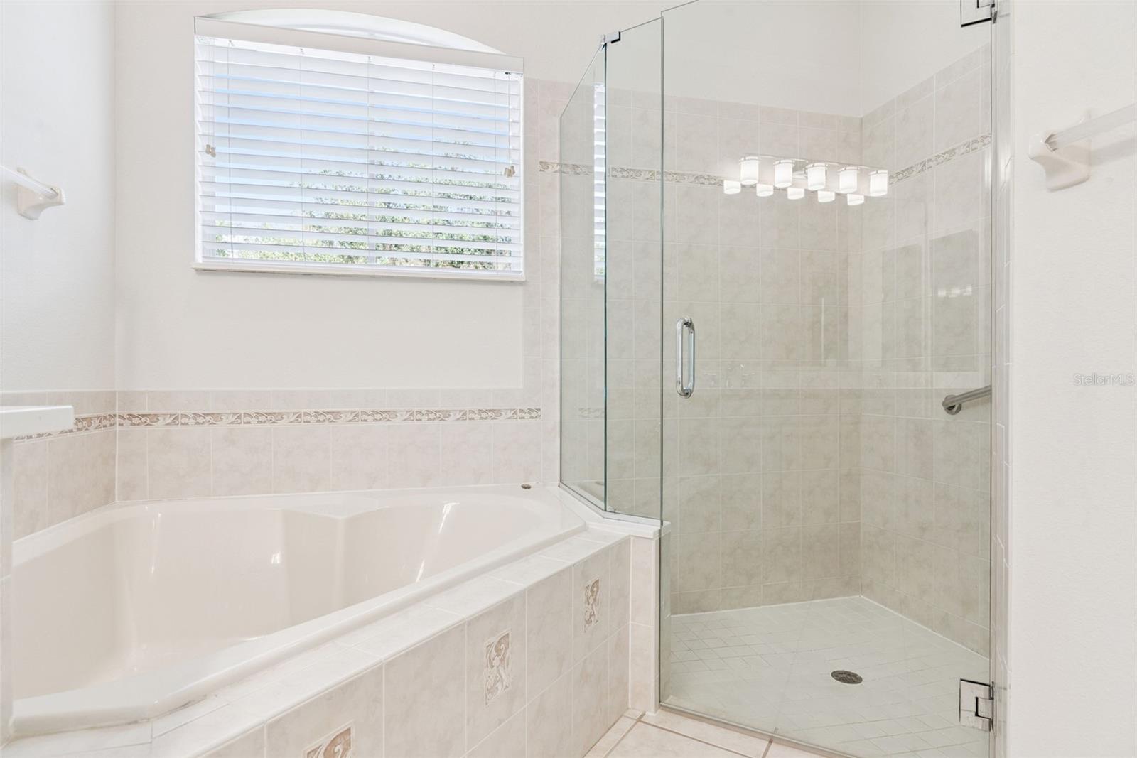 1206 SAINT ALBANS LOOP