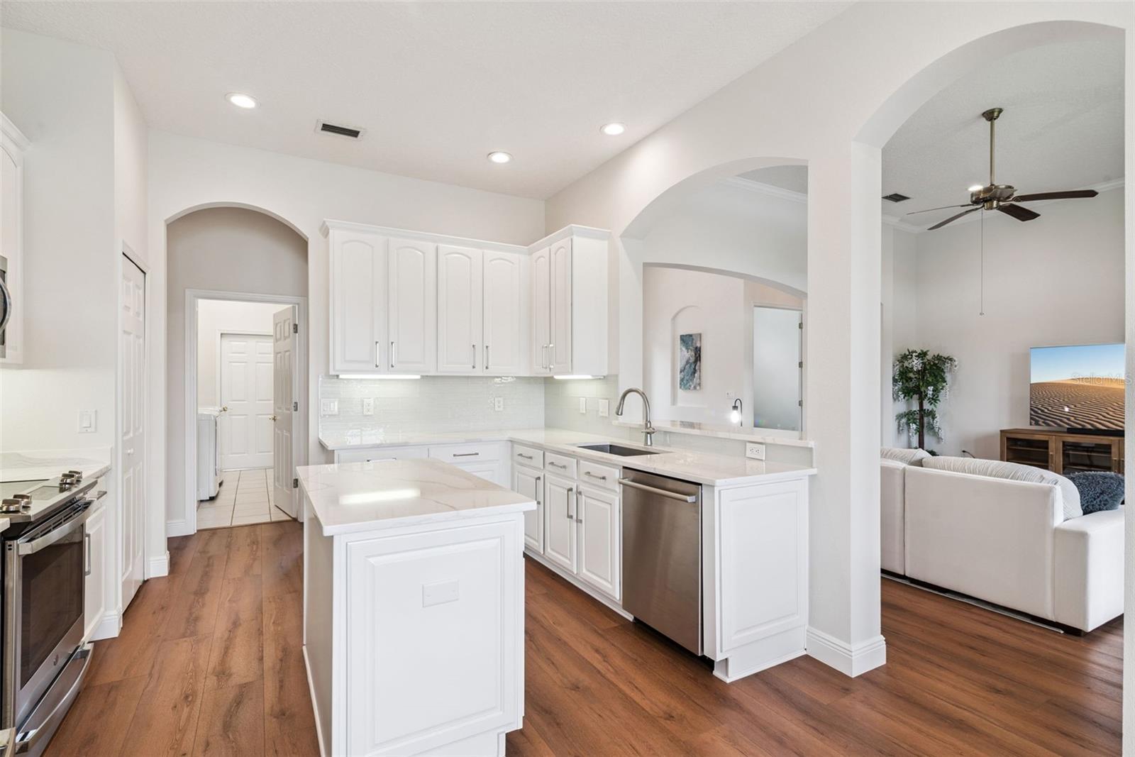 1206 SAINT ALBANS LOOP
