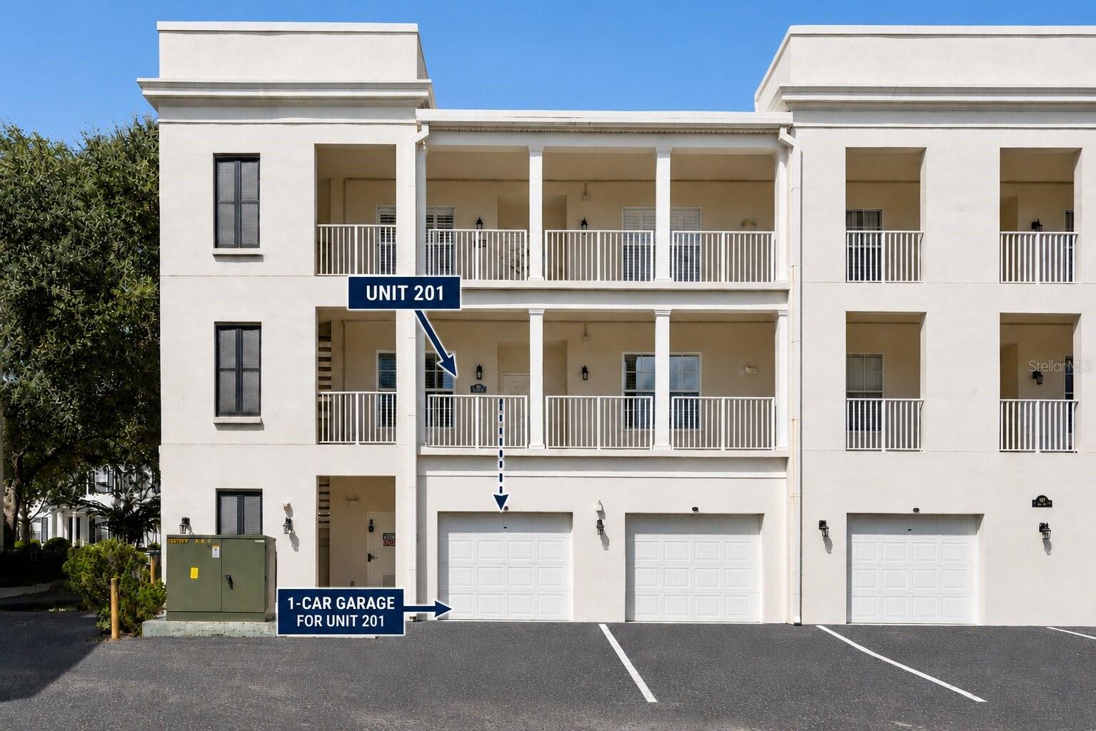 987 FERN AVE #201