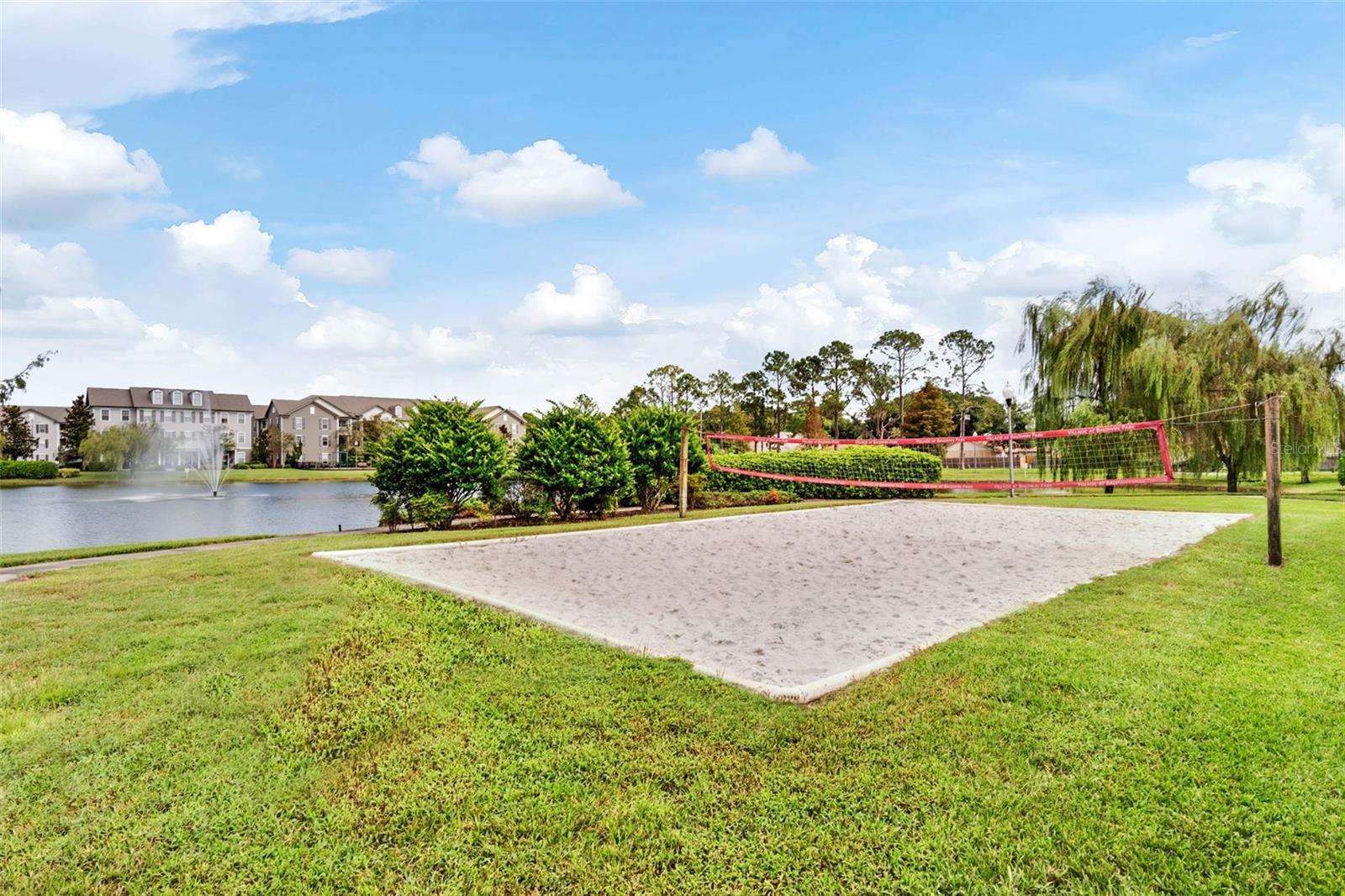 987 FERN AVE #201