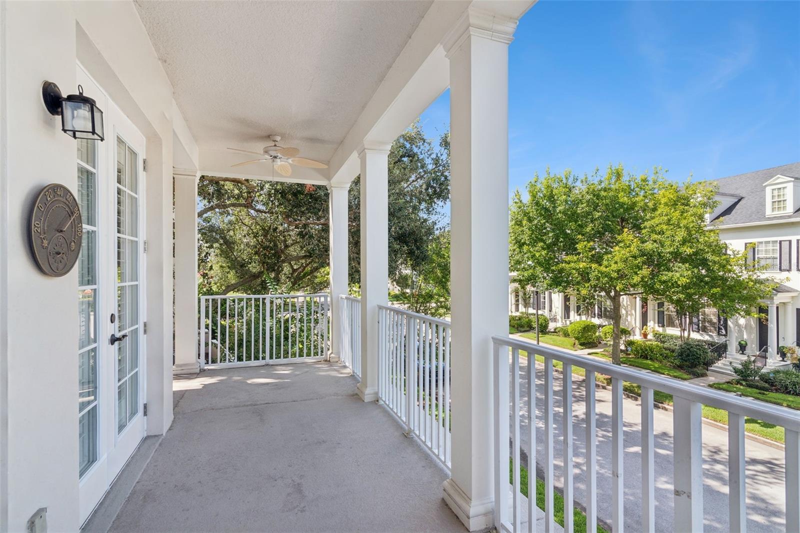 987 FERN AVE #201