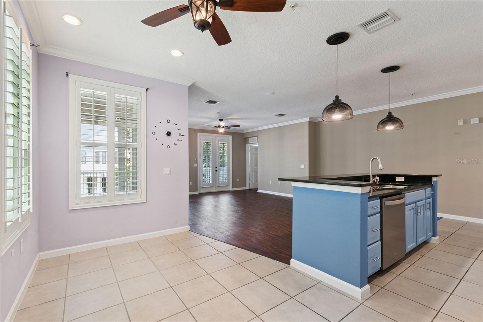 987 FERN AVE #201