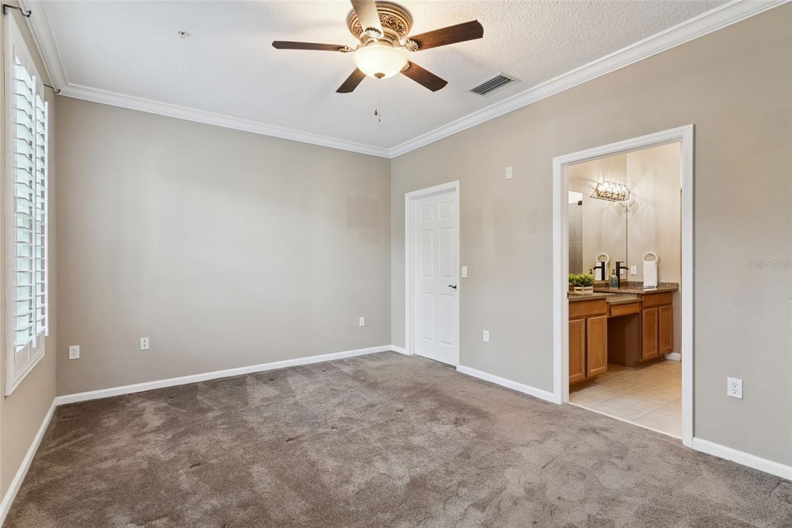 987 FERN AVE #201