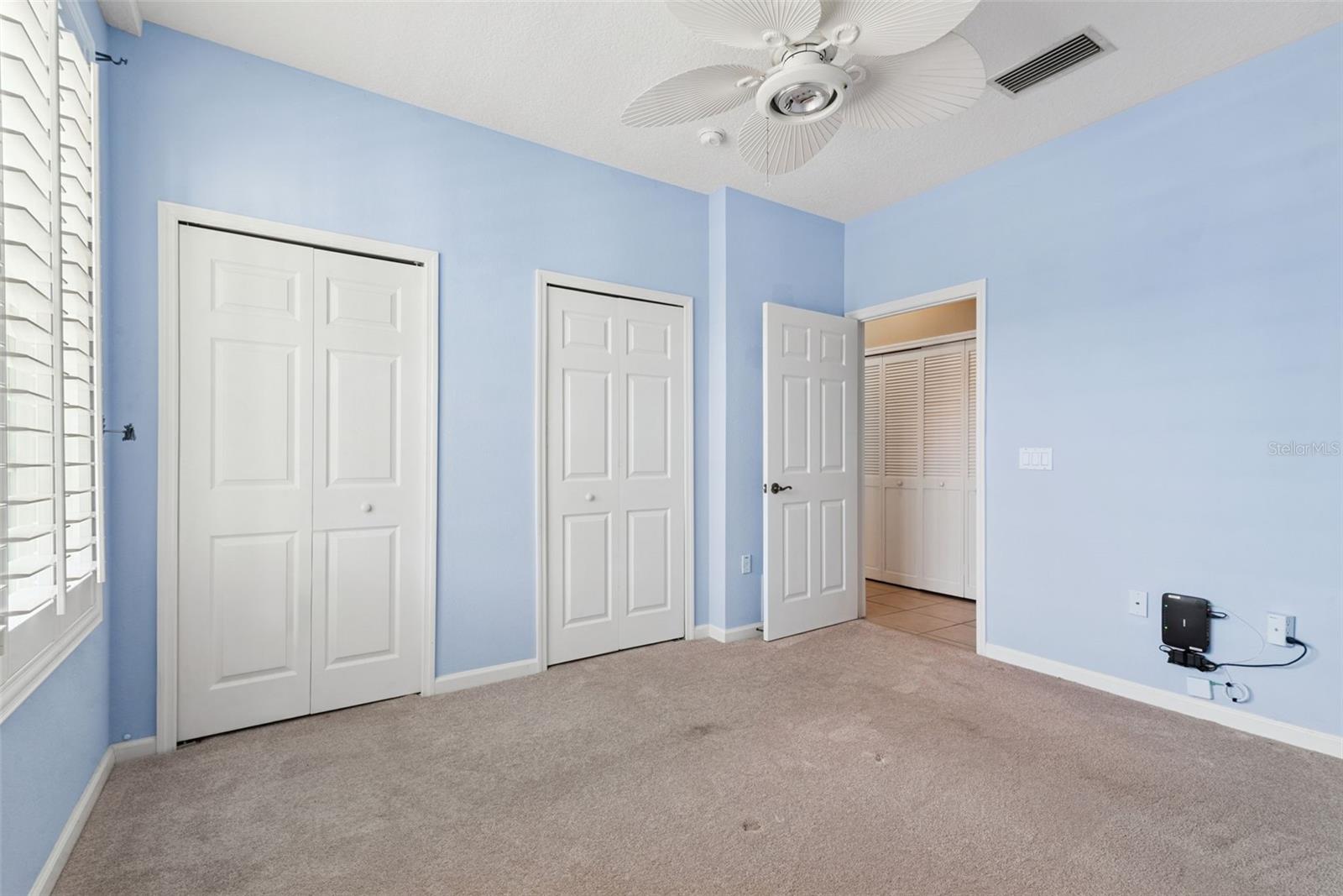 987 FERN AVE #201