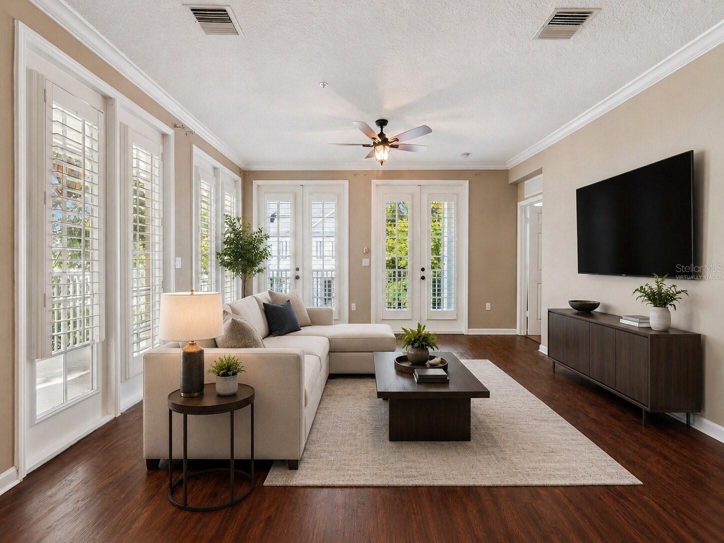 987 FERN AVE #201