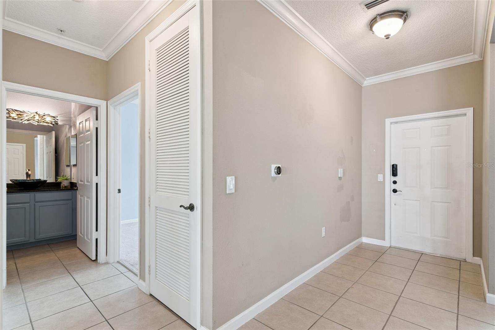 987 FERN AVE #201