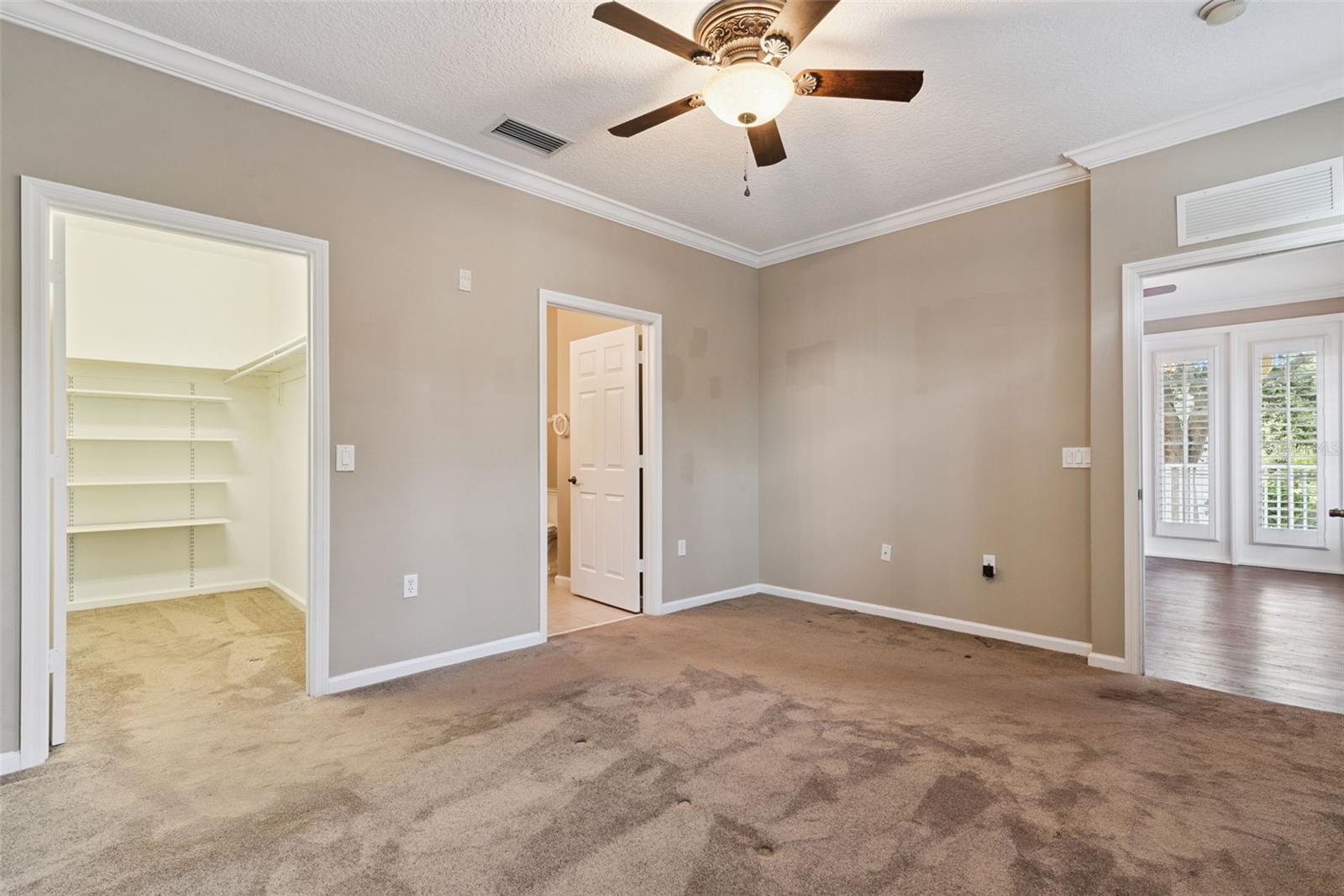 987 FERN AVE #201