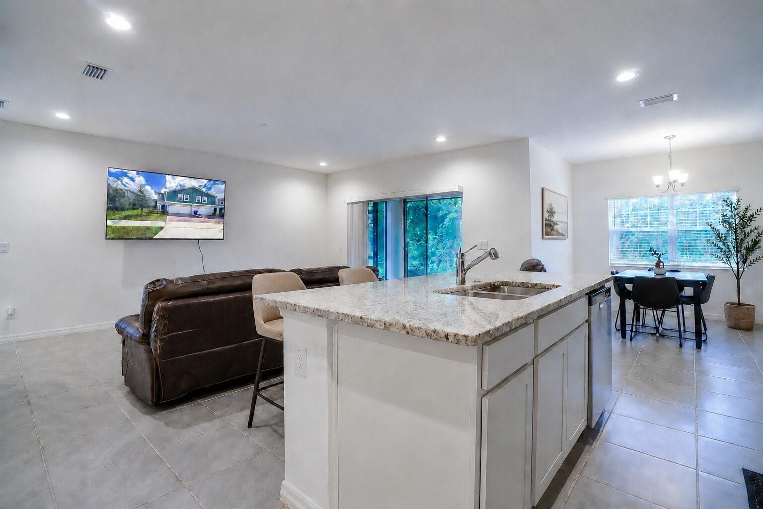 156 GLASS ONION DR
