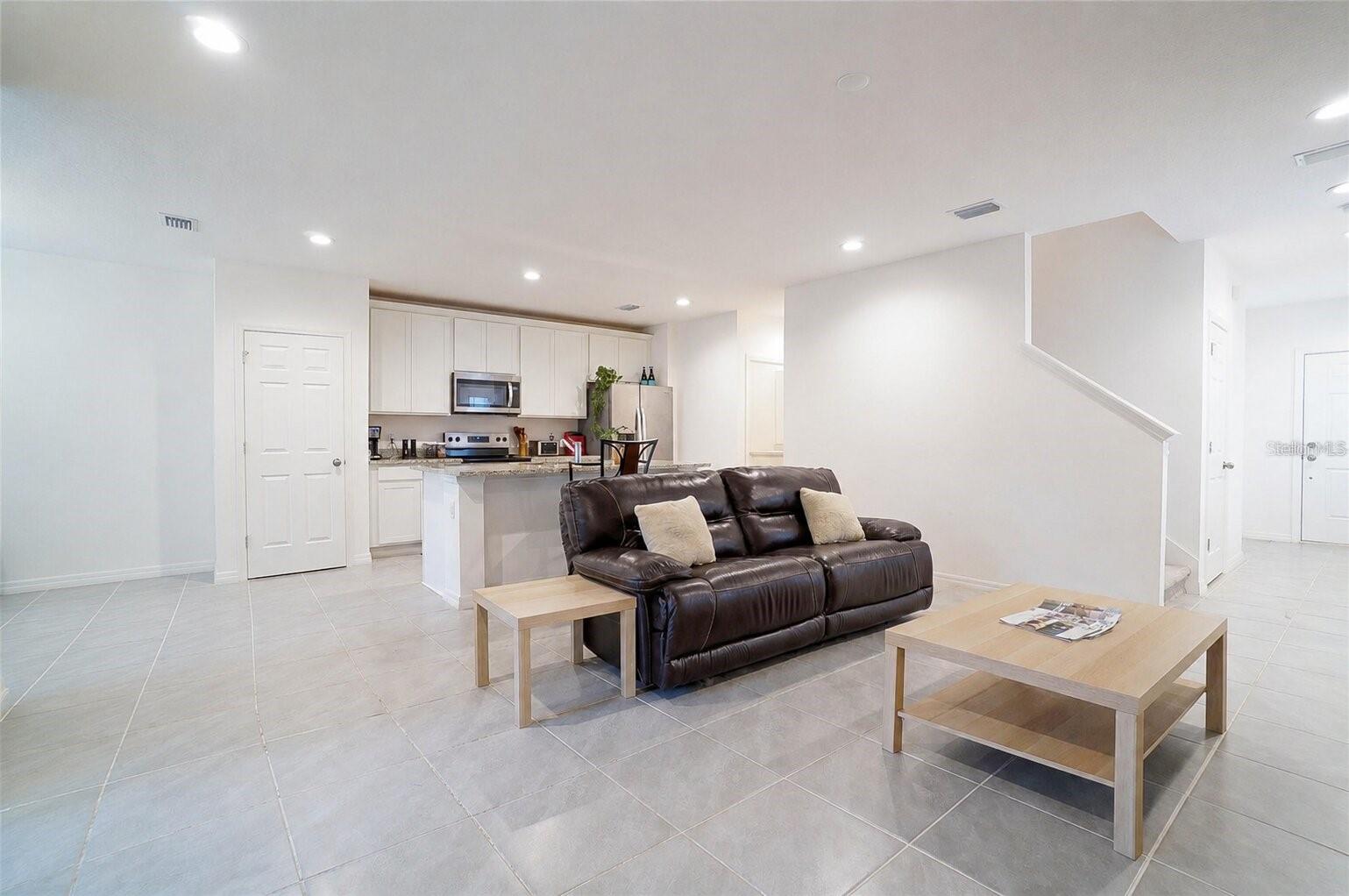 156 GLASS ONION DR