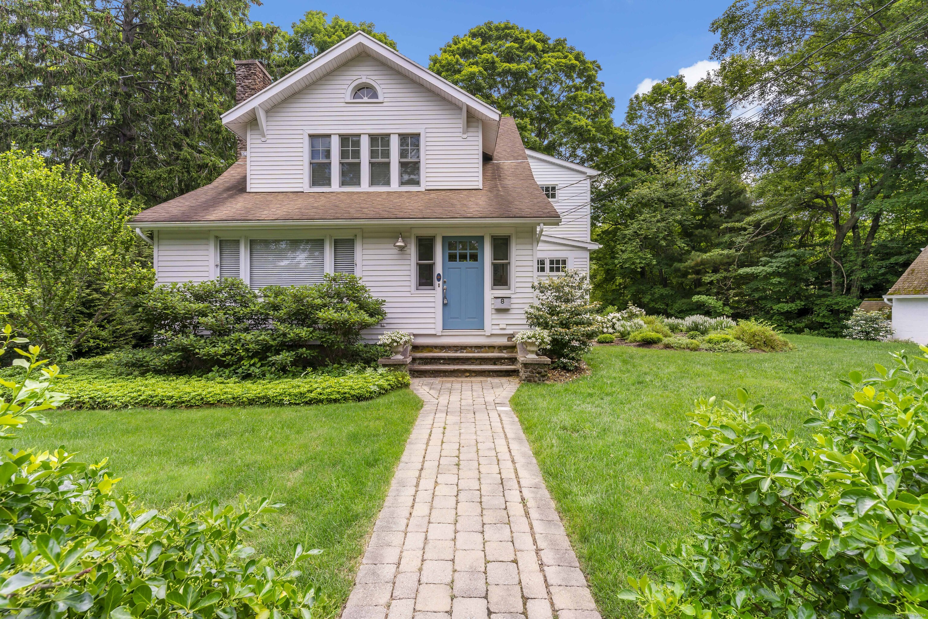 8 Holly Lane