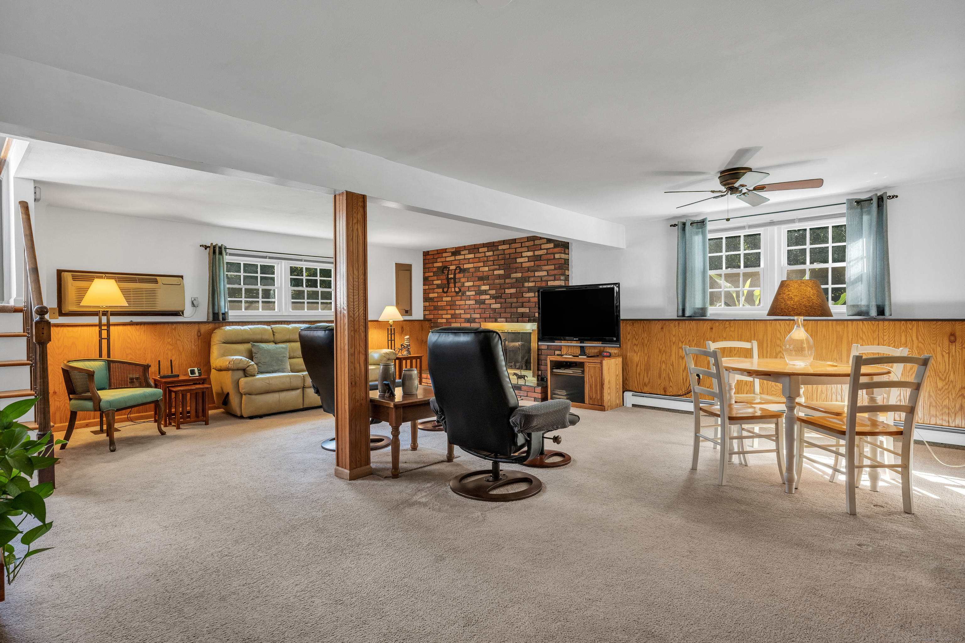 1066 Long Hill Road