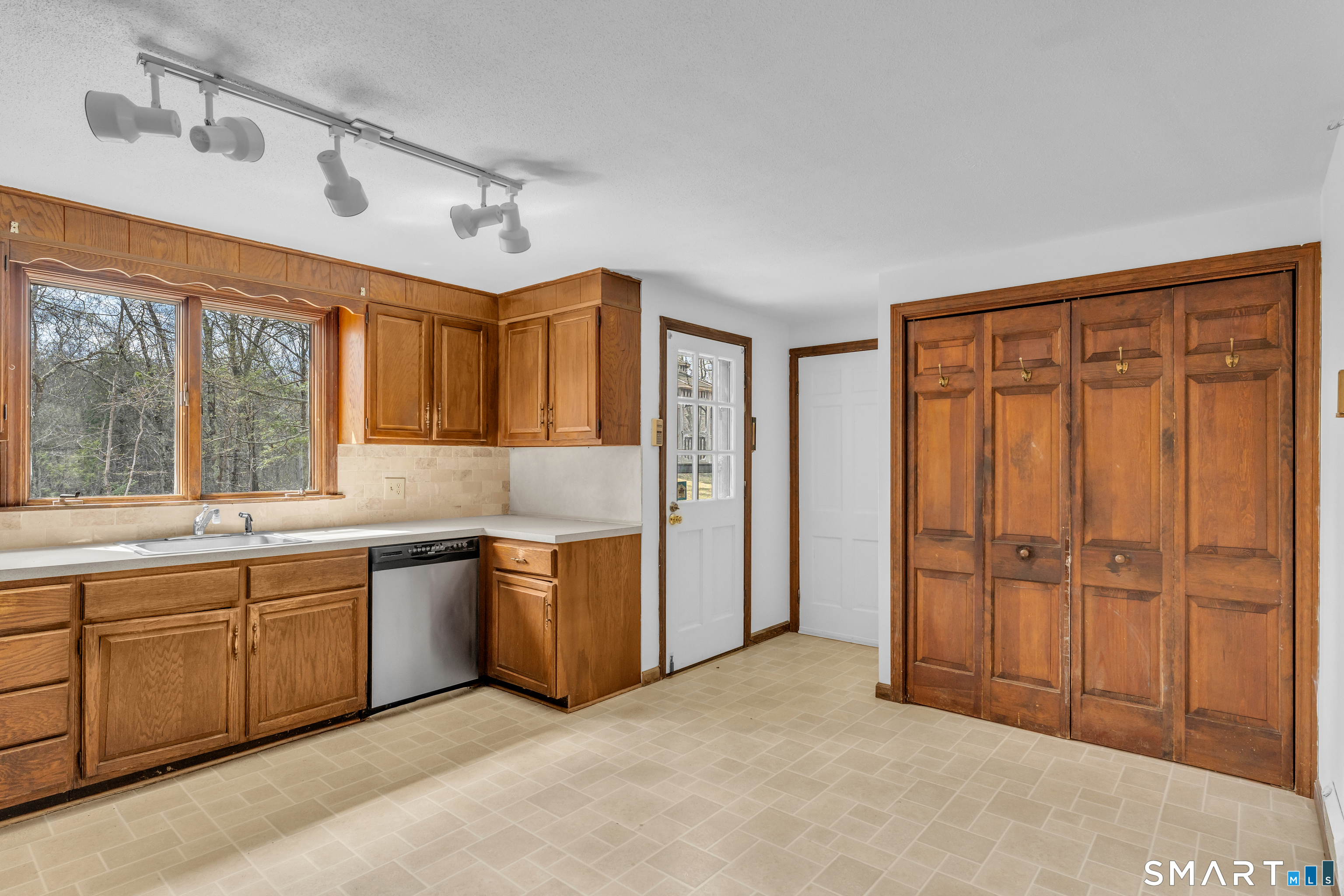 94 Quonnipaug Hill Road