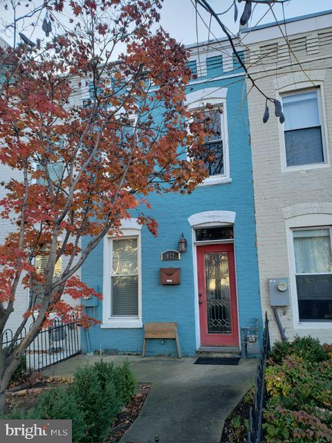 932 9th St NE