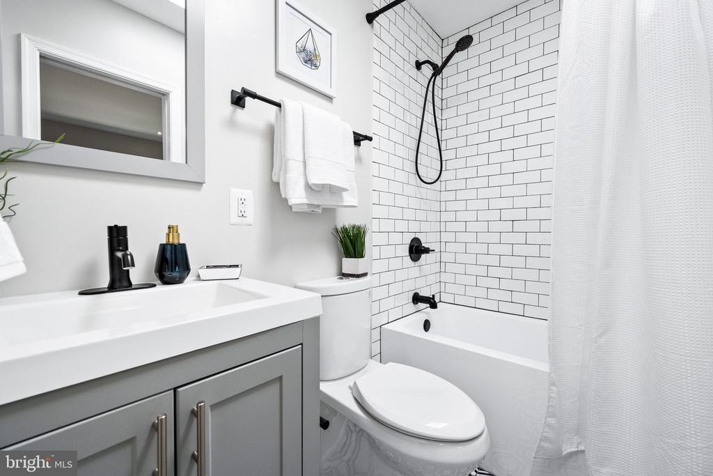 1323 Talbert Ter SE