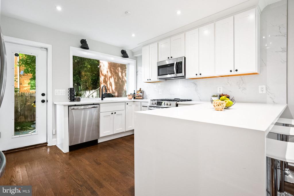 1323 Talbert Ter SE