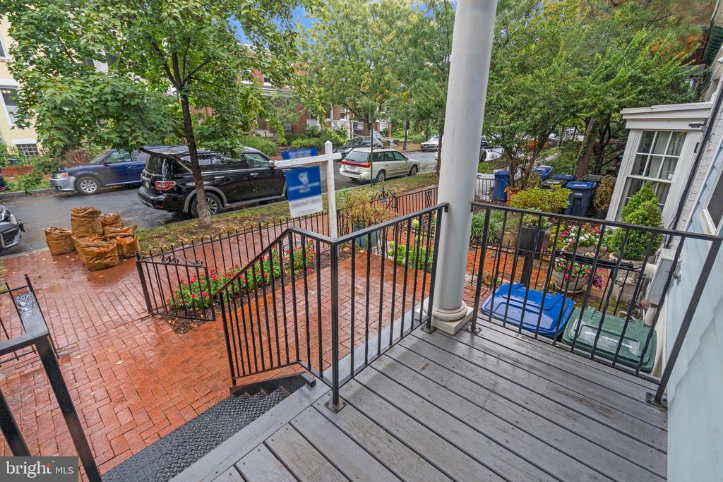 709 E STREET NE