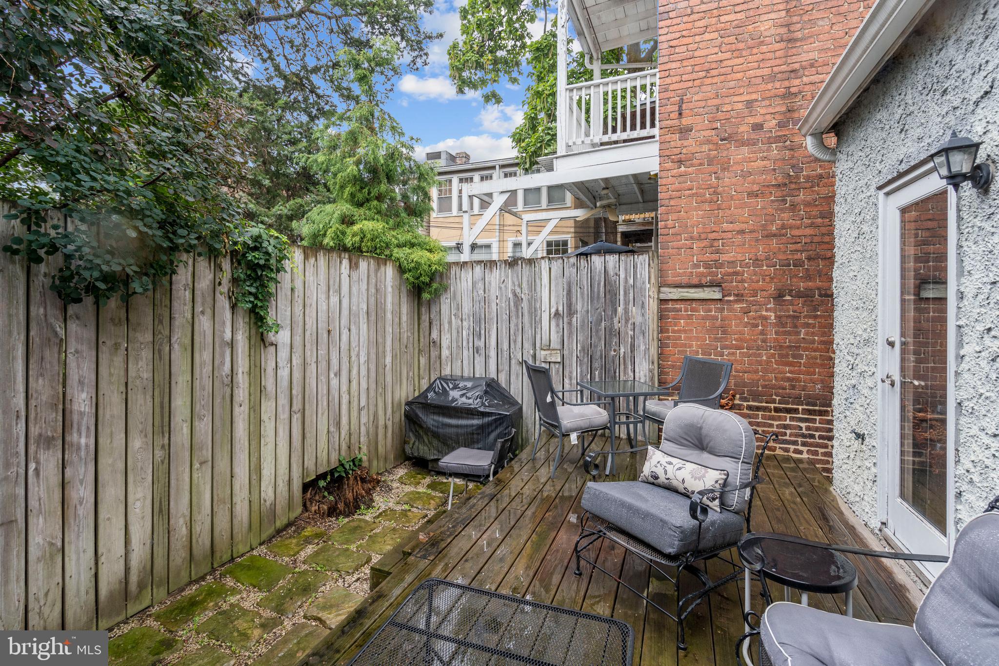 709 E STREET NE