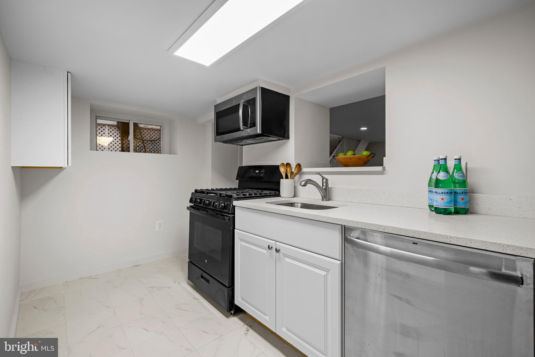 1227 TRINIDAD AVENUE NE